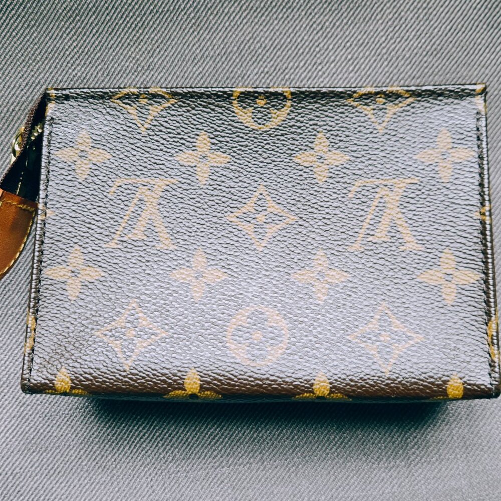 Louis Vuitton toiletry 15